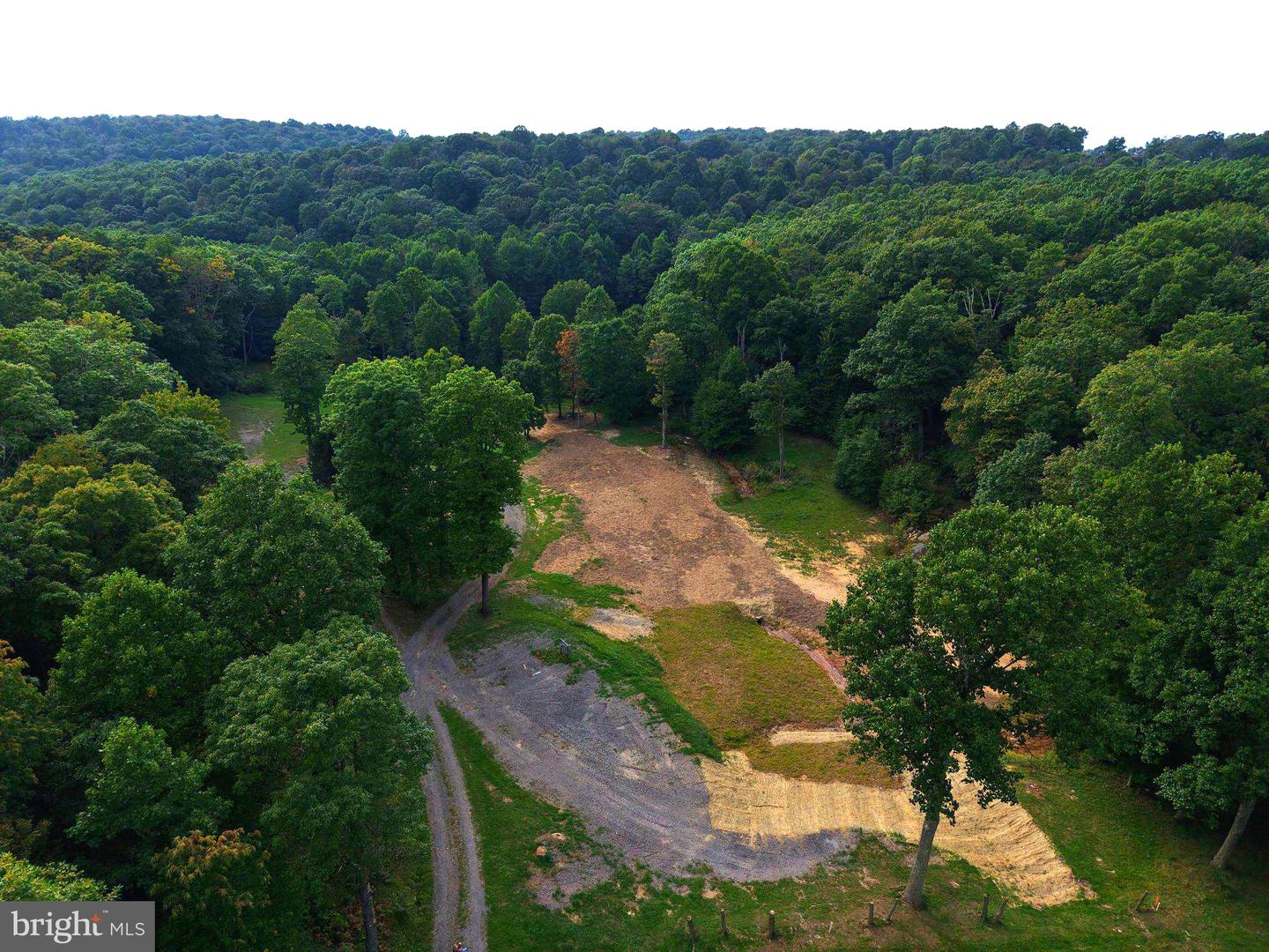 1702 Snake Hill Rd Property Photo 2