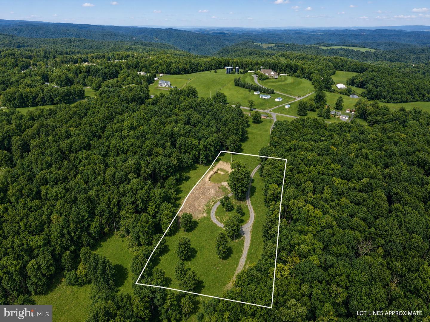 1702 Snake Hill Rd Property Photo 3