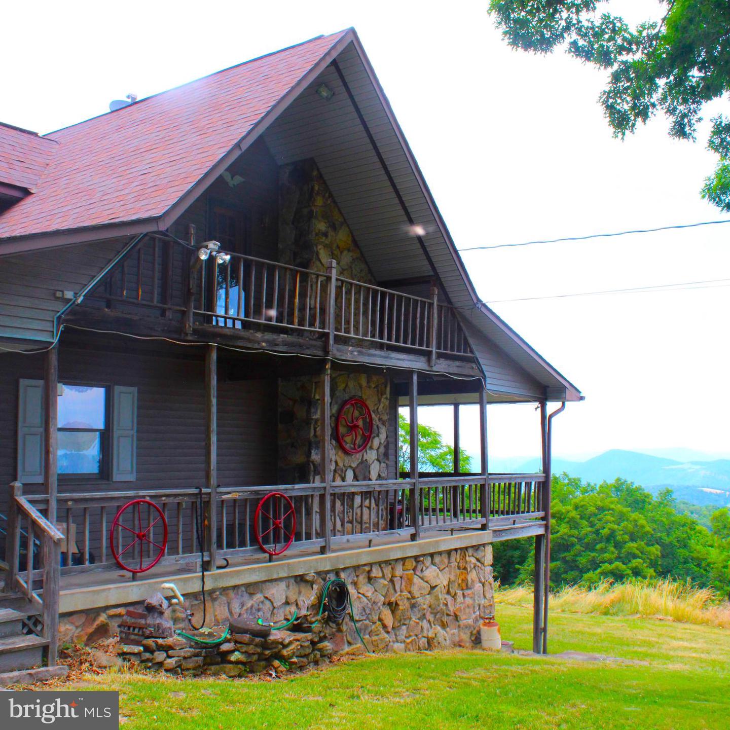 353 Overlook Ter Property Photo 8