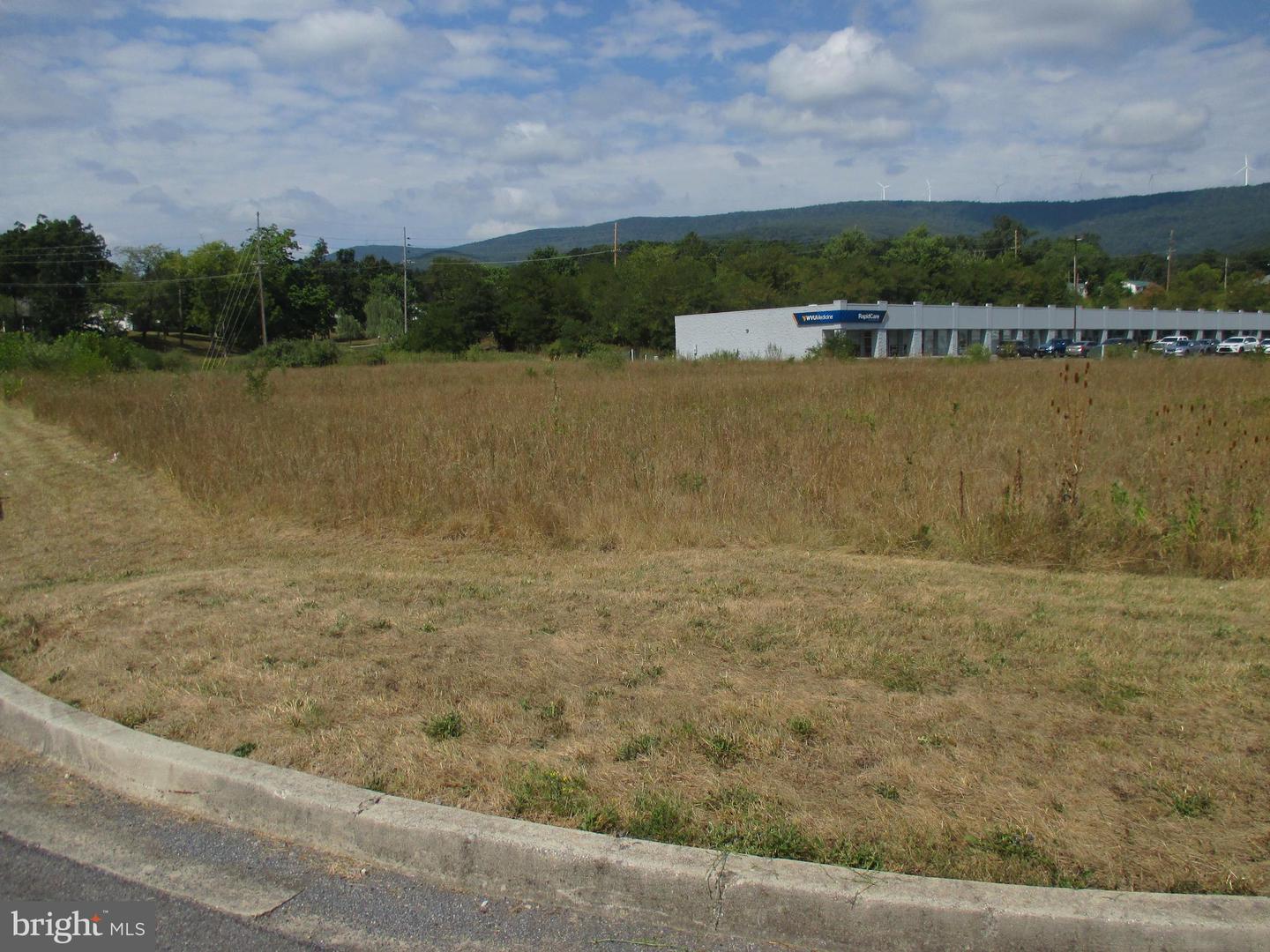 PLAZA DR Property Photo 1