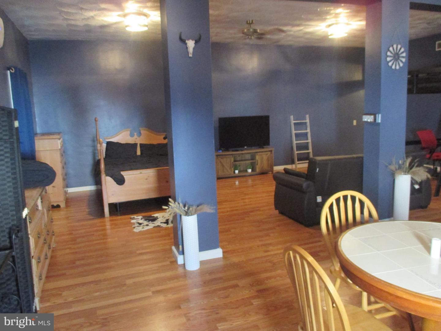 168 N Main St Property Photo 3