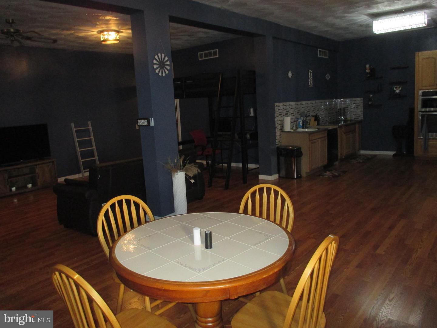 168 N Main St Property Photo 4