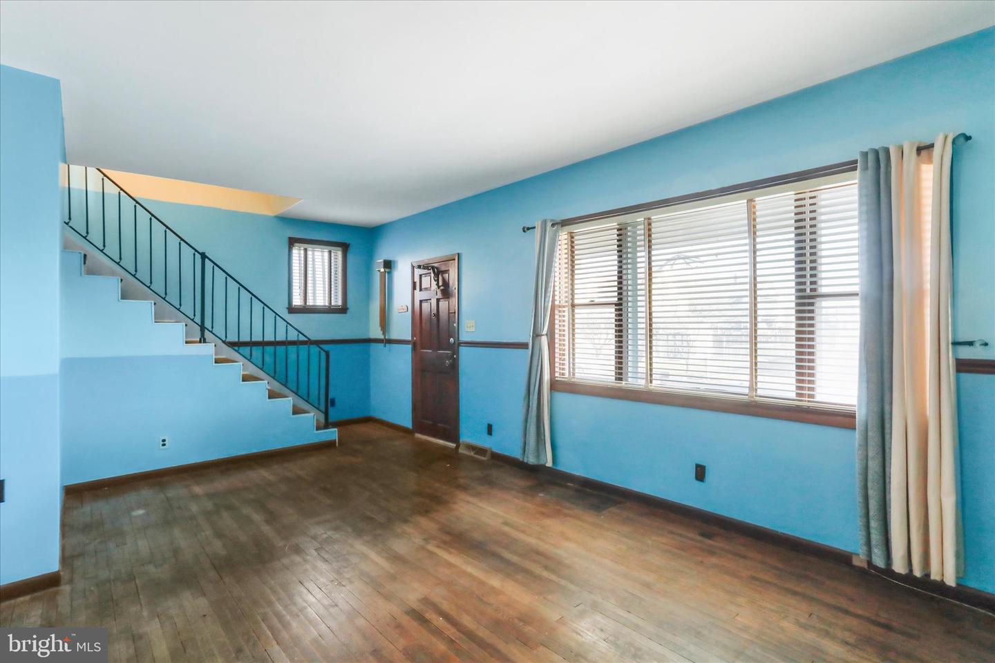 28 E Central Ave Property Photo 6
