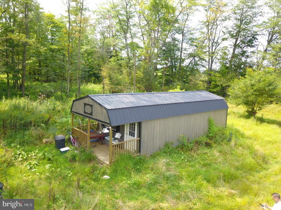 240 Brush Alley Property Photo 4