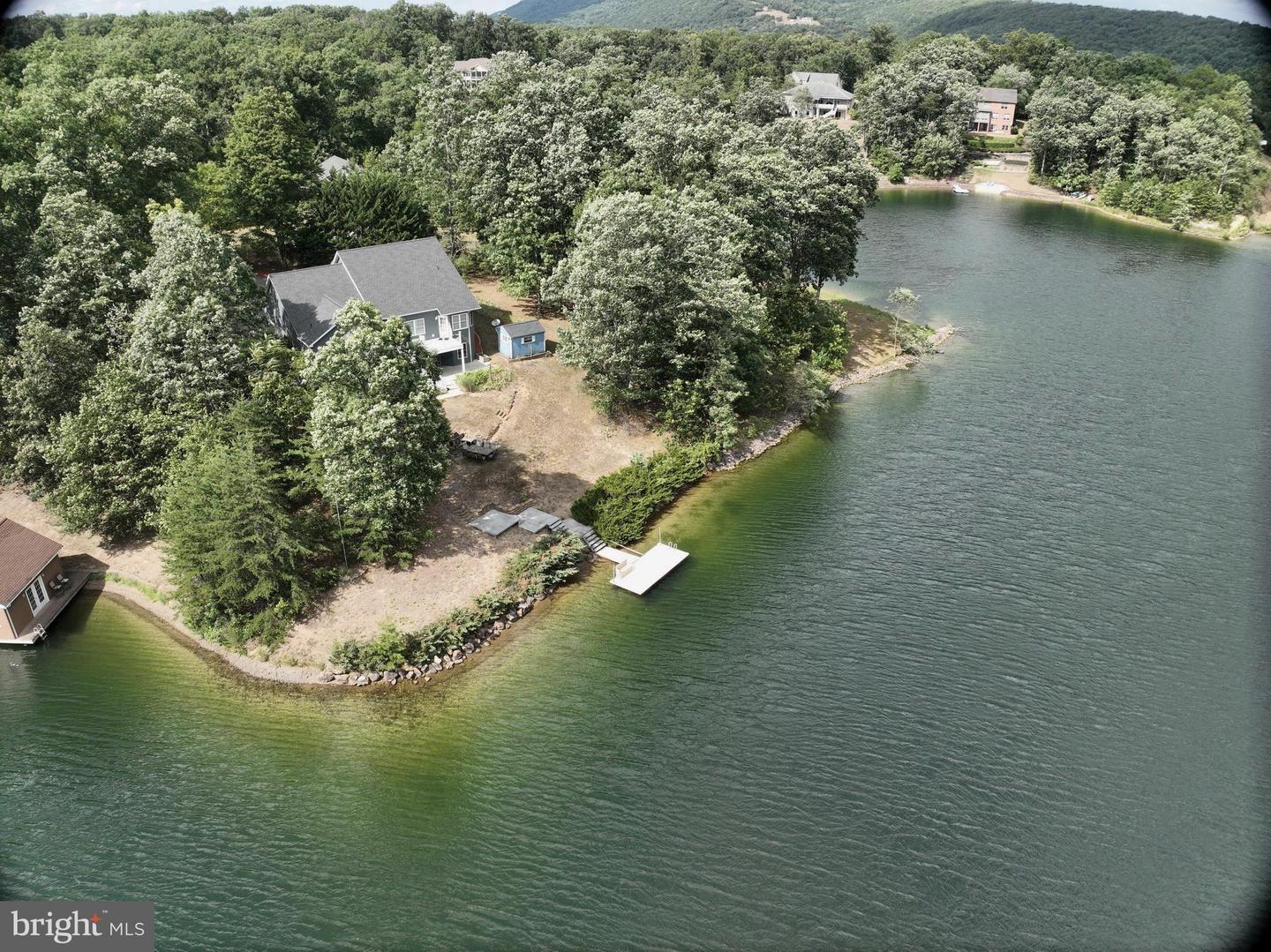 202 Lakeside Loop Property Photo 2