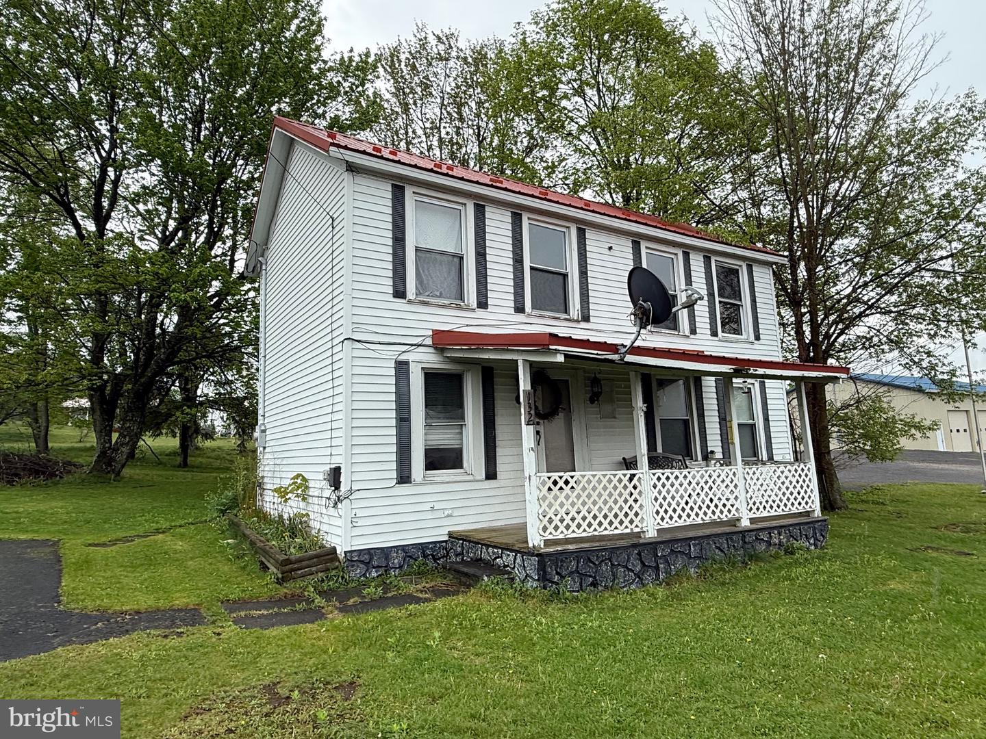 132 Oak St Property Photo 6