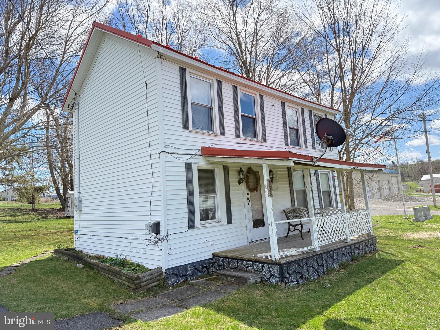 132 Oak St Property Photo 8