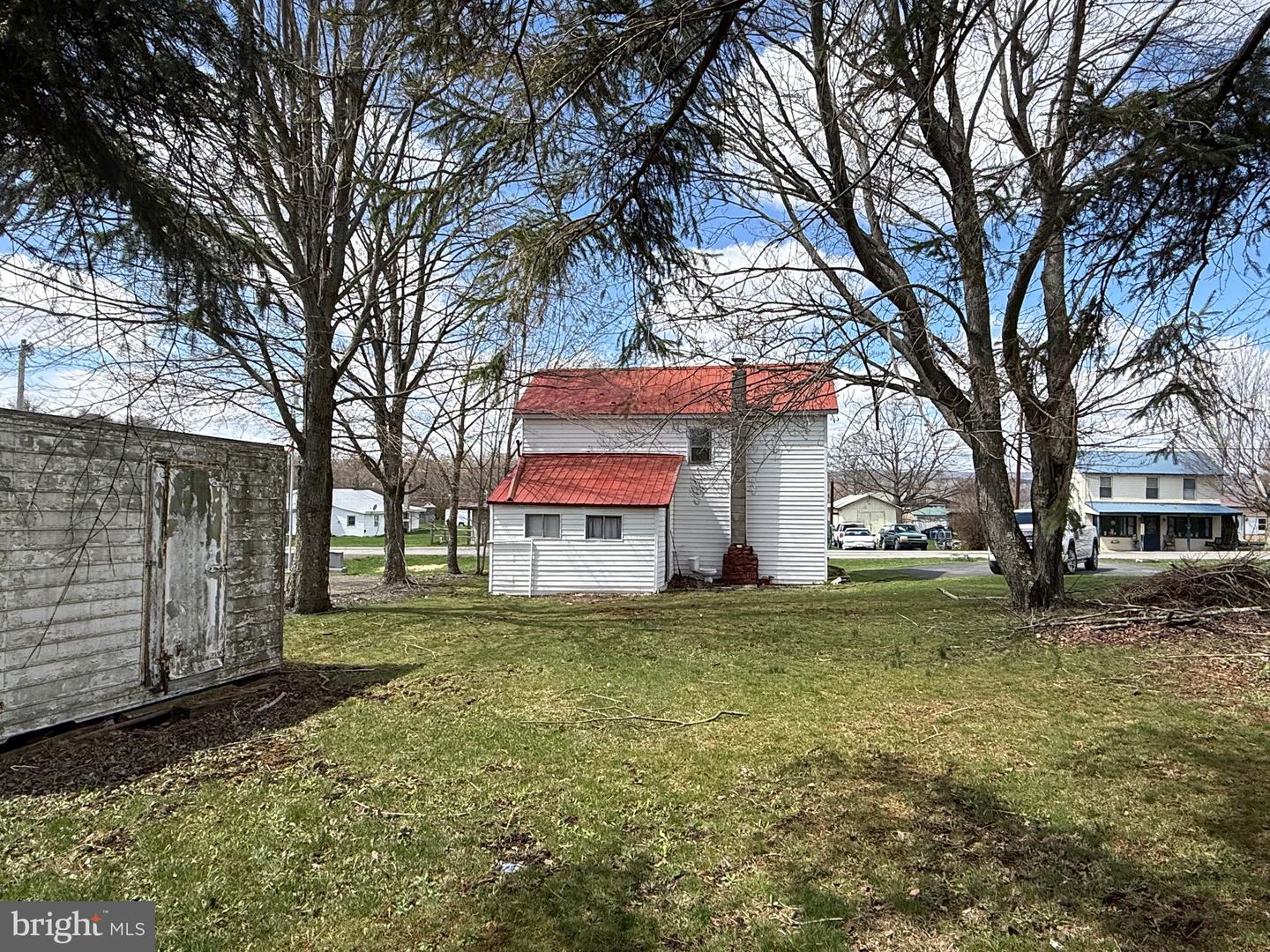 132 Oak St Property Photo 12