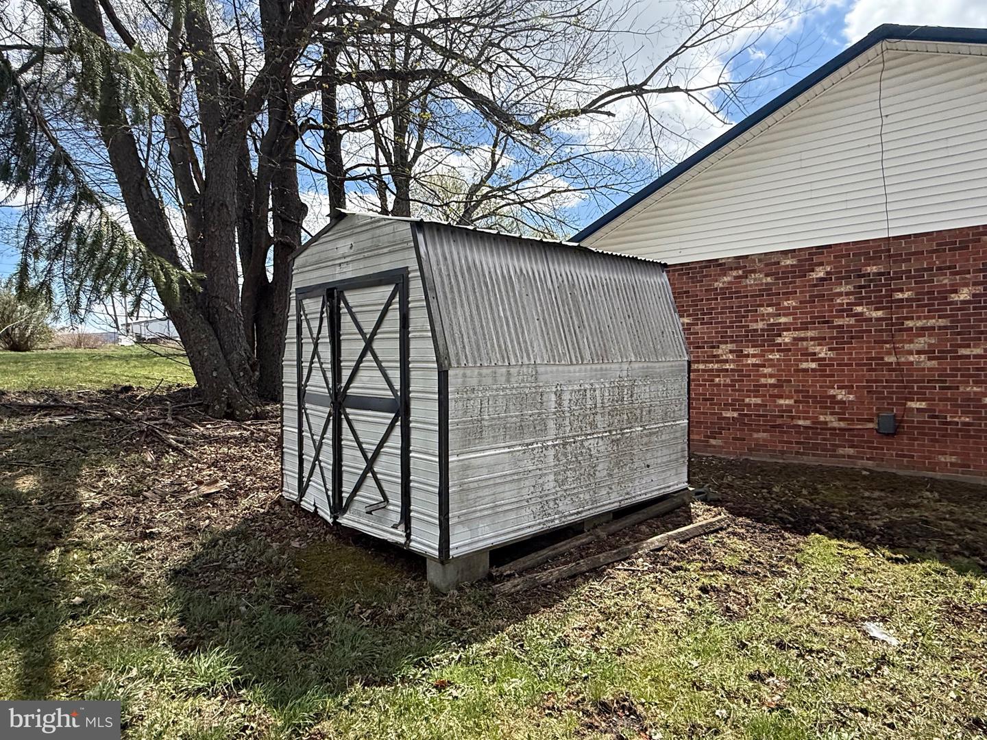 132 Oak St Property Photo 14
