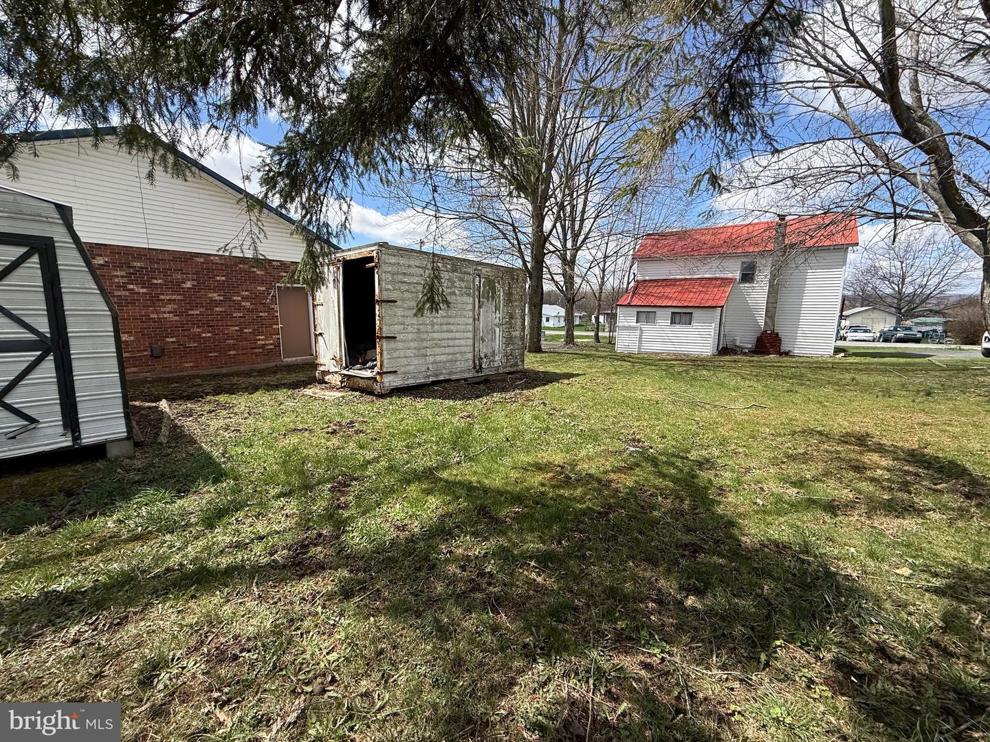 132 Oak St Property Photo 15