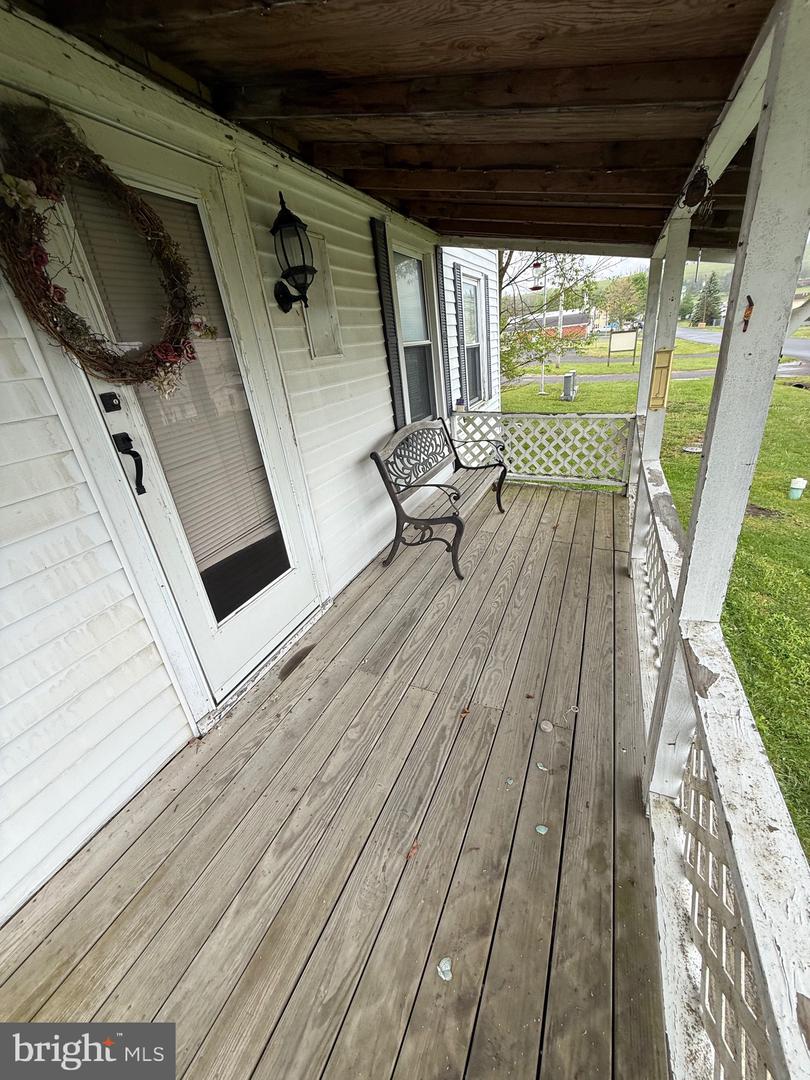 132 Oak St Property Photo 20