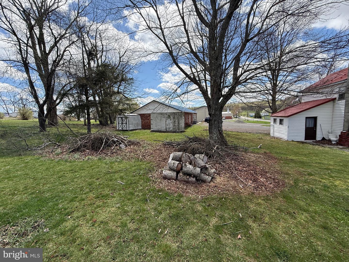132 Oak St Property Photo 25