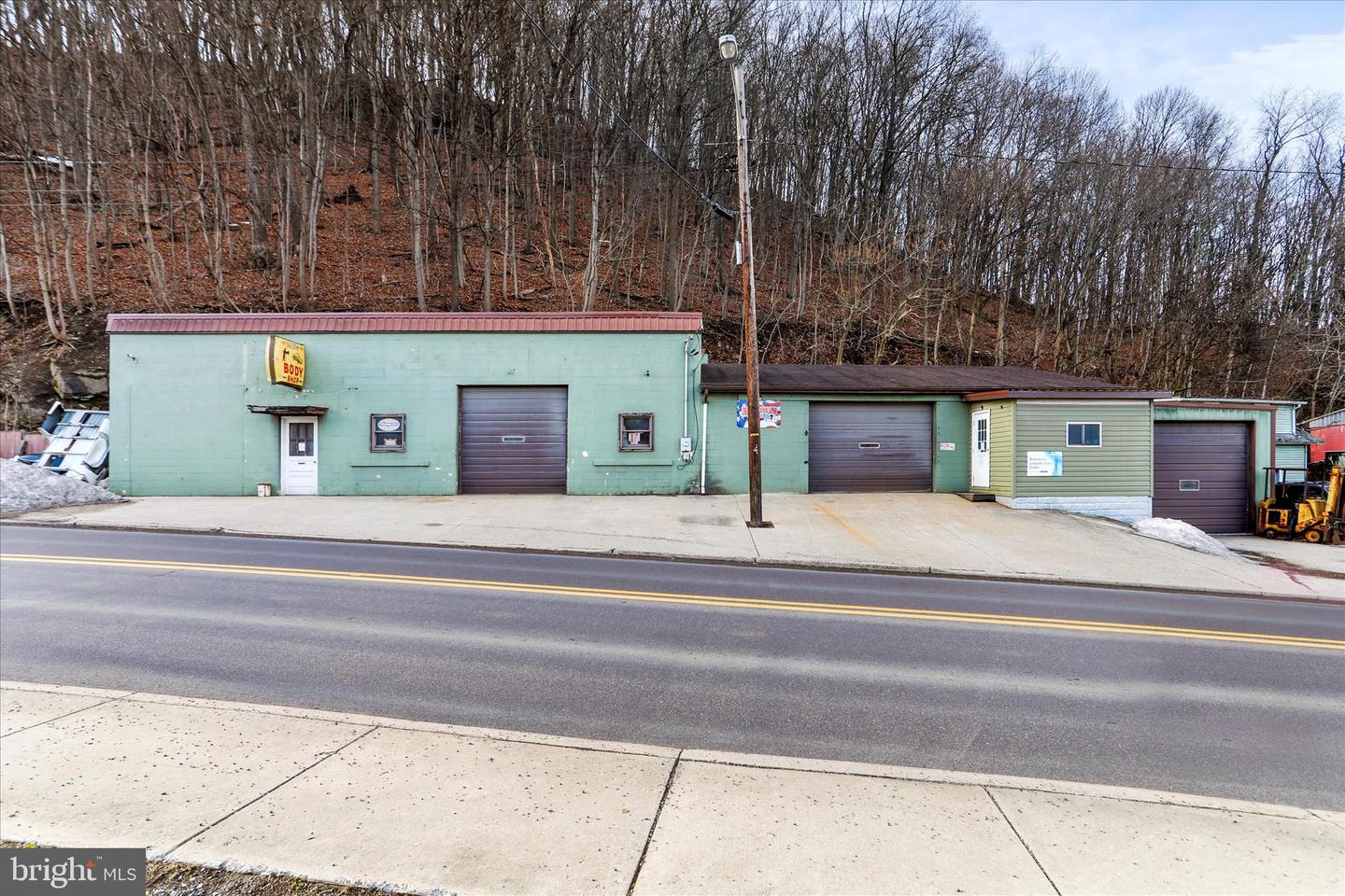 250 Armstrong St Property Photo 3