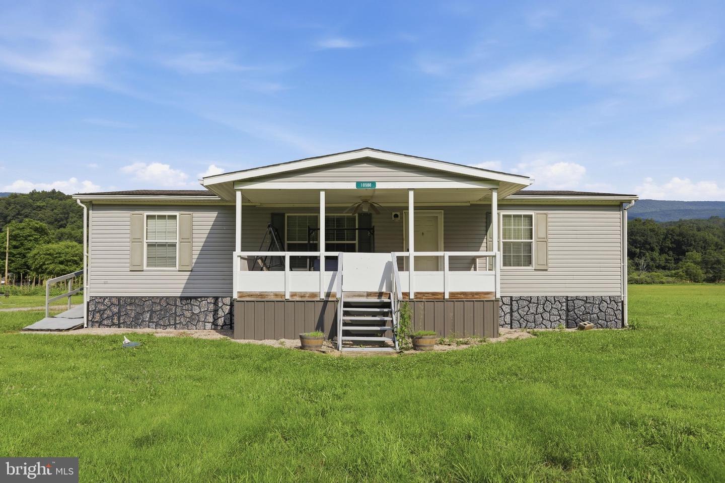 10566 Northwestern Tpke Property Photo 1