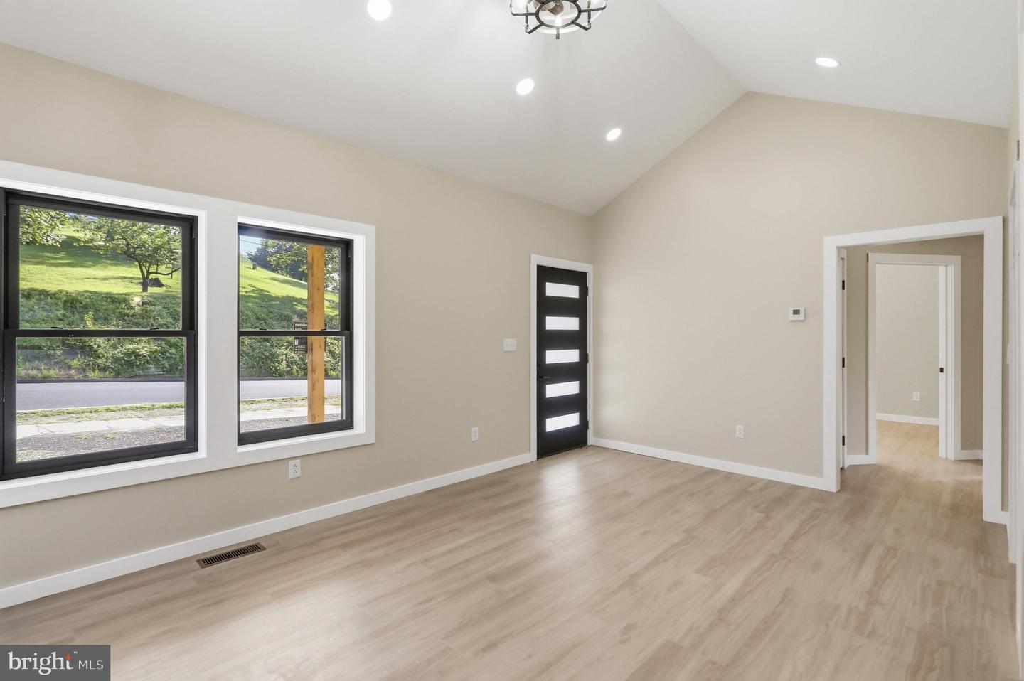 51 State St Property Photo 6