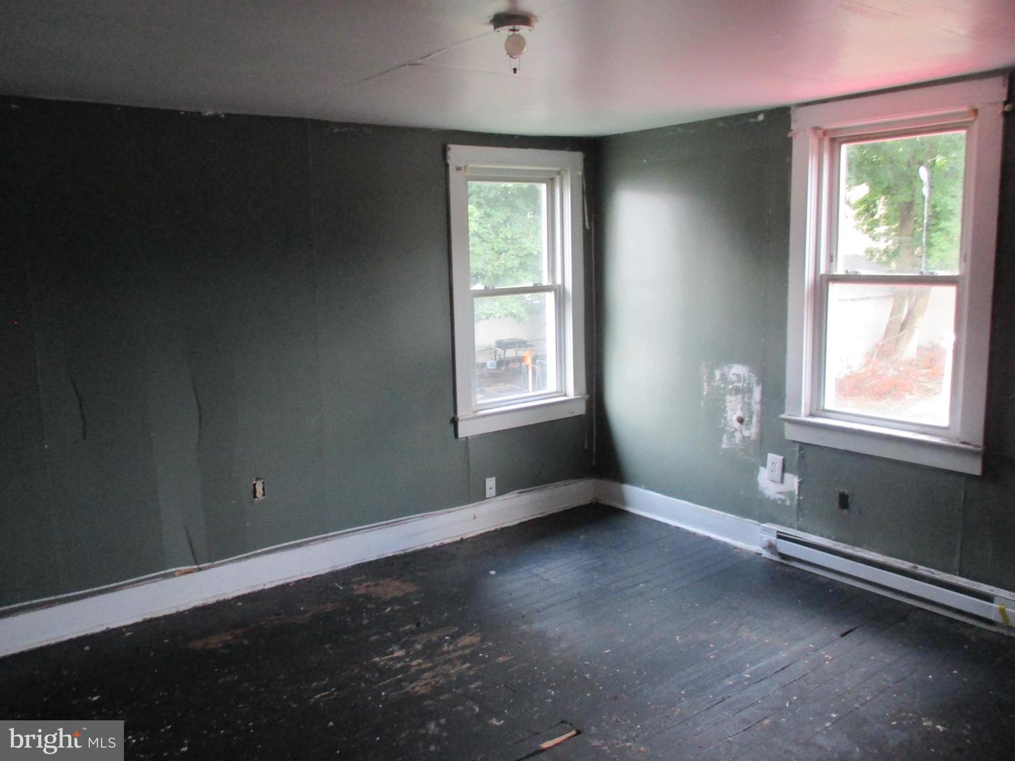43 N F St Property Photo 9
