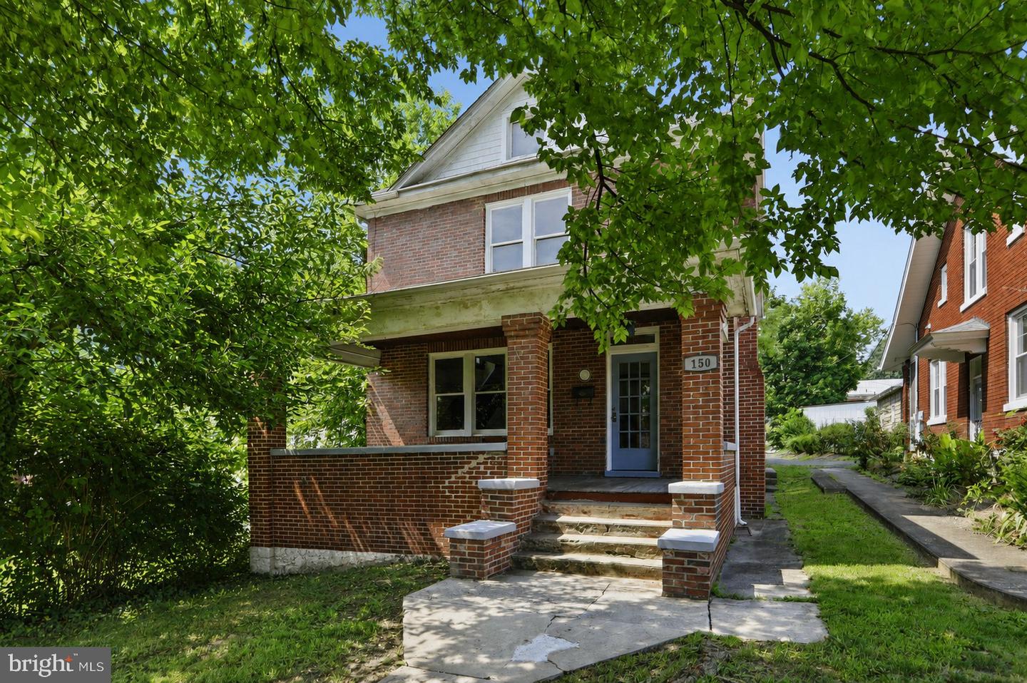 150 Center St Property Photo 1