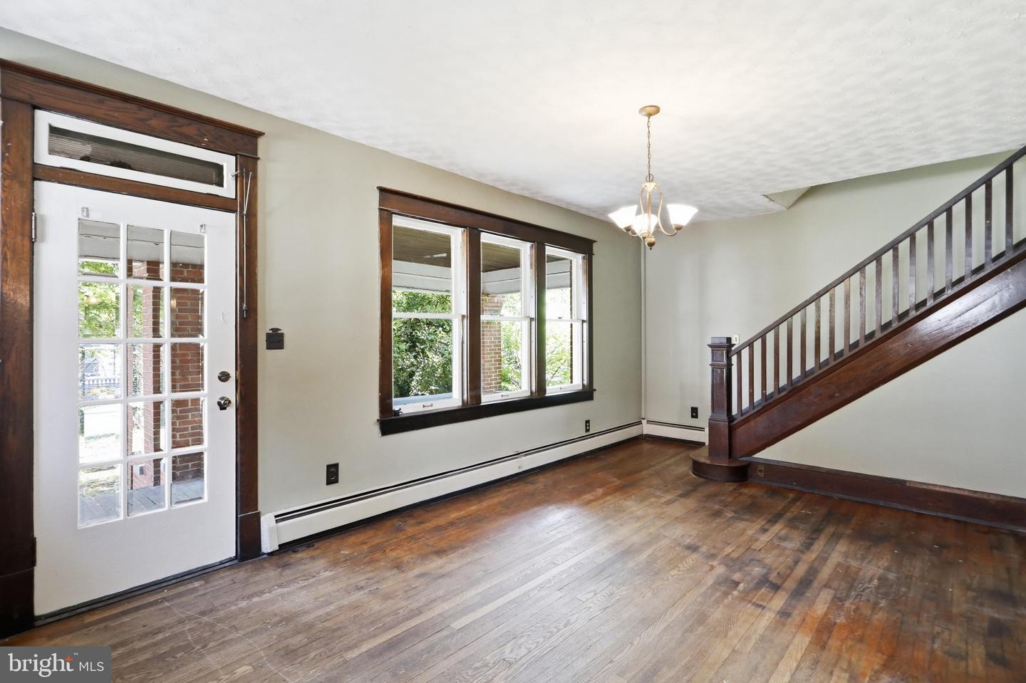 150 Center St Property Photo 4