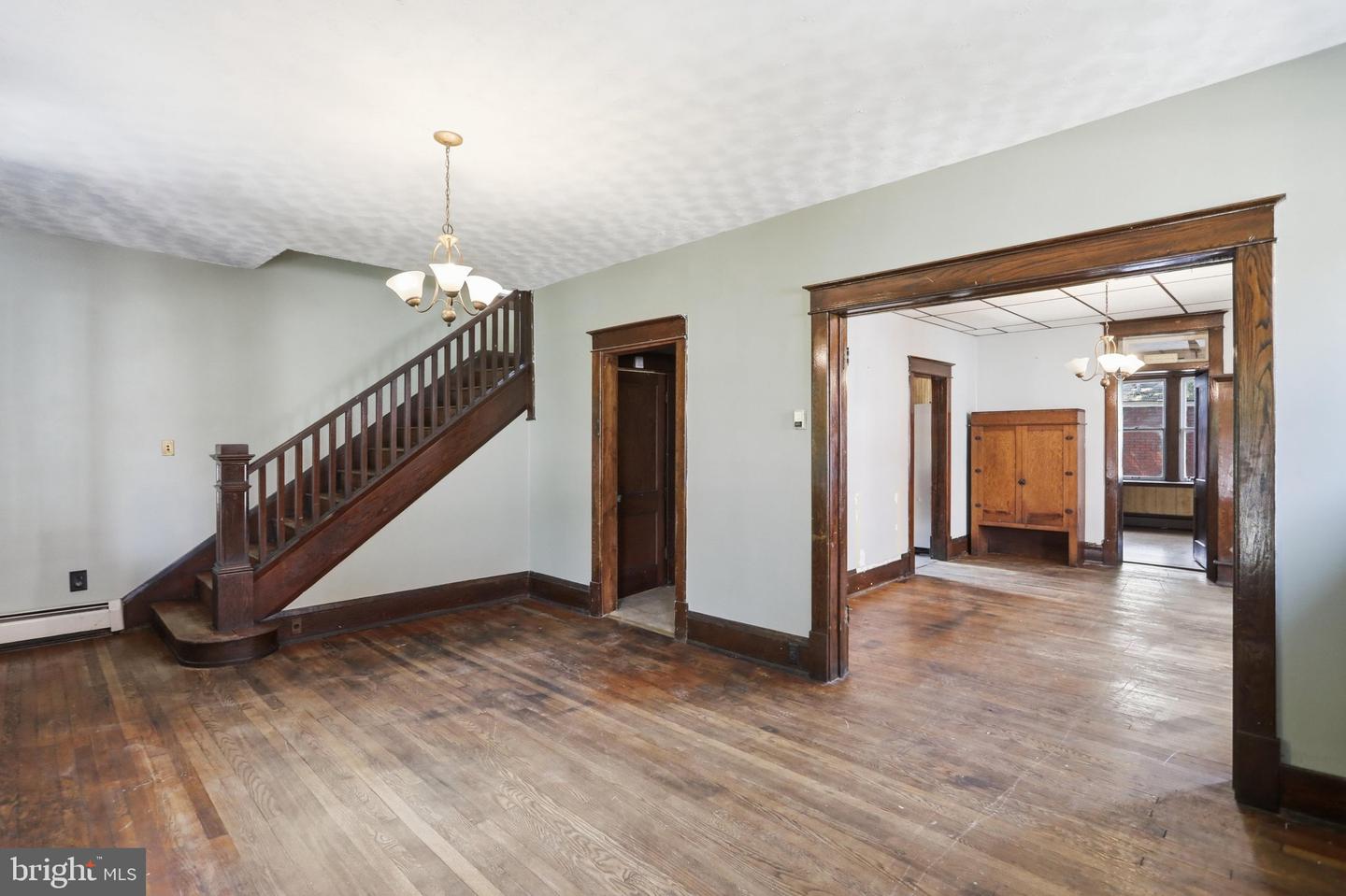 150 Center St Property Photo 5