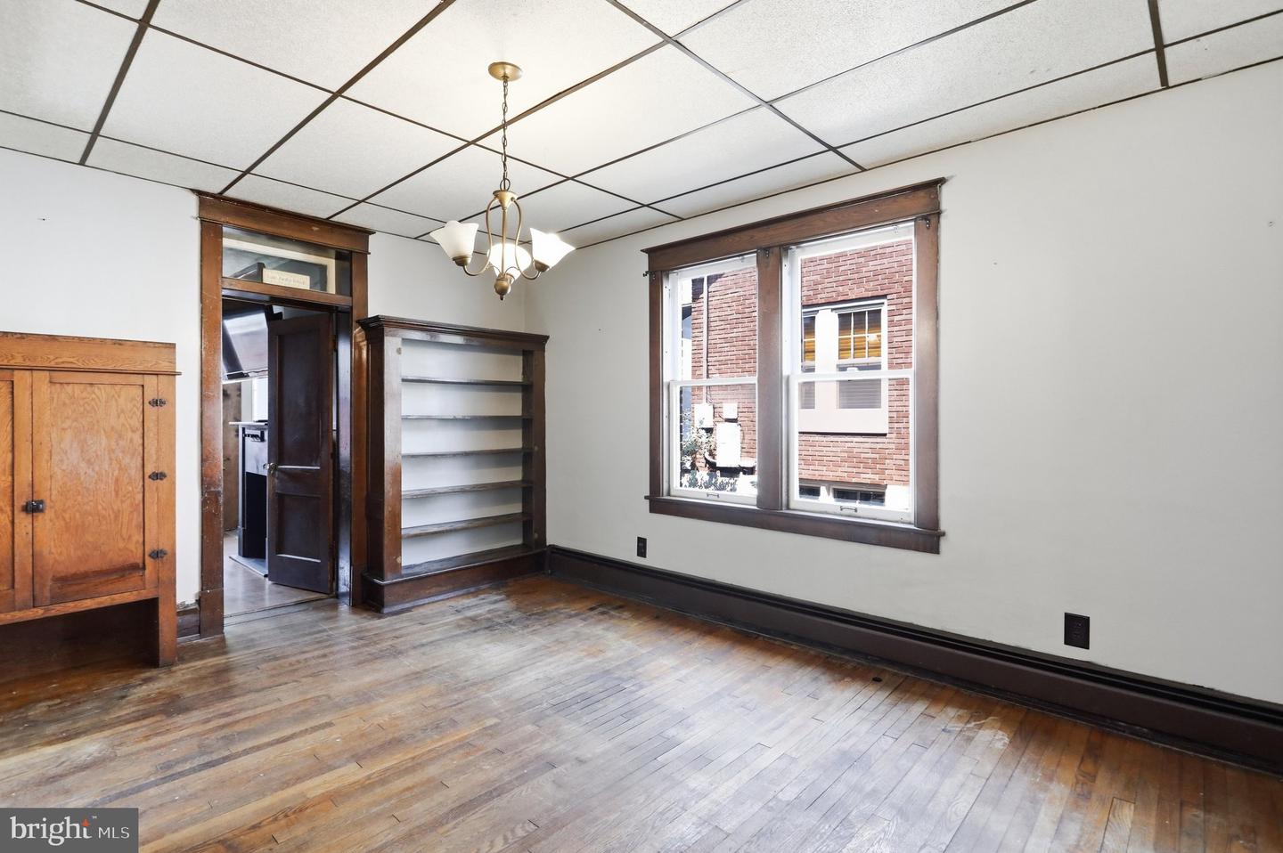 150 Center St Property Photo 7