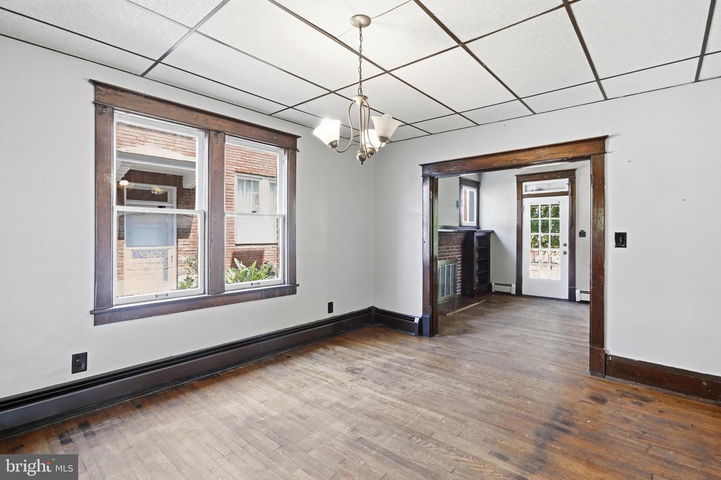 150 Center St Property Photo 8