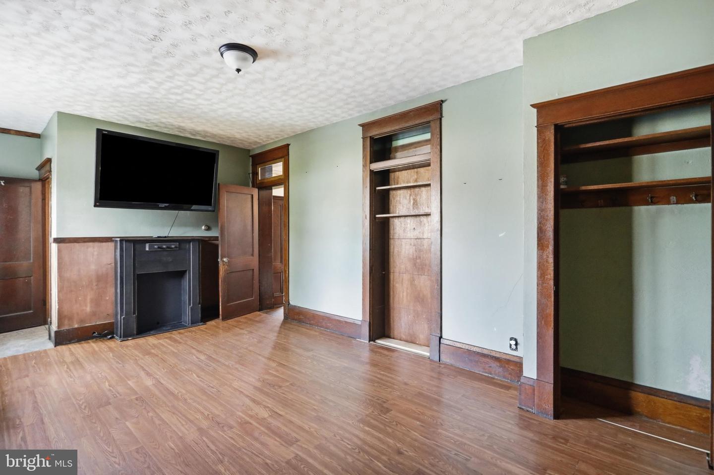150 Center St Property Photo 13