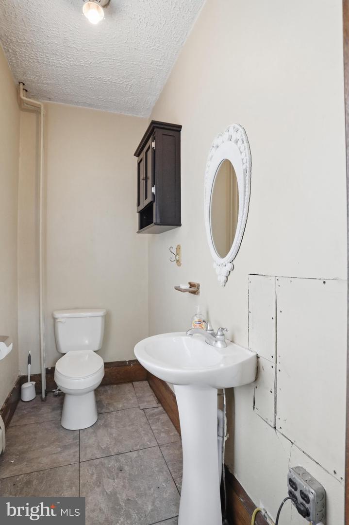 150 Center St Property Photo 15