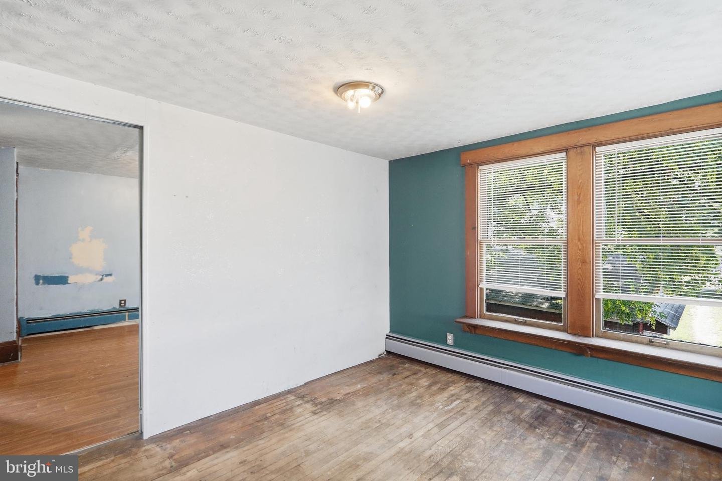 150 Center St Property Photo 16