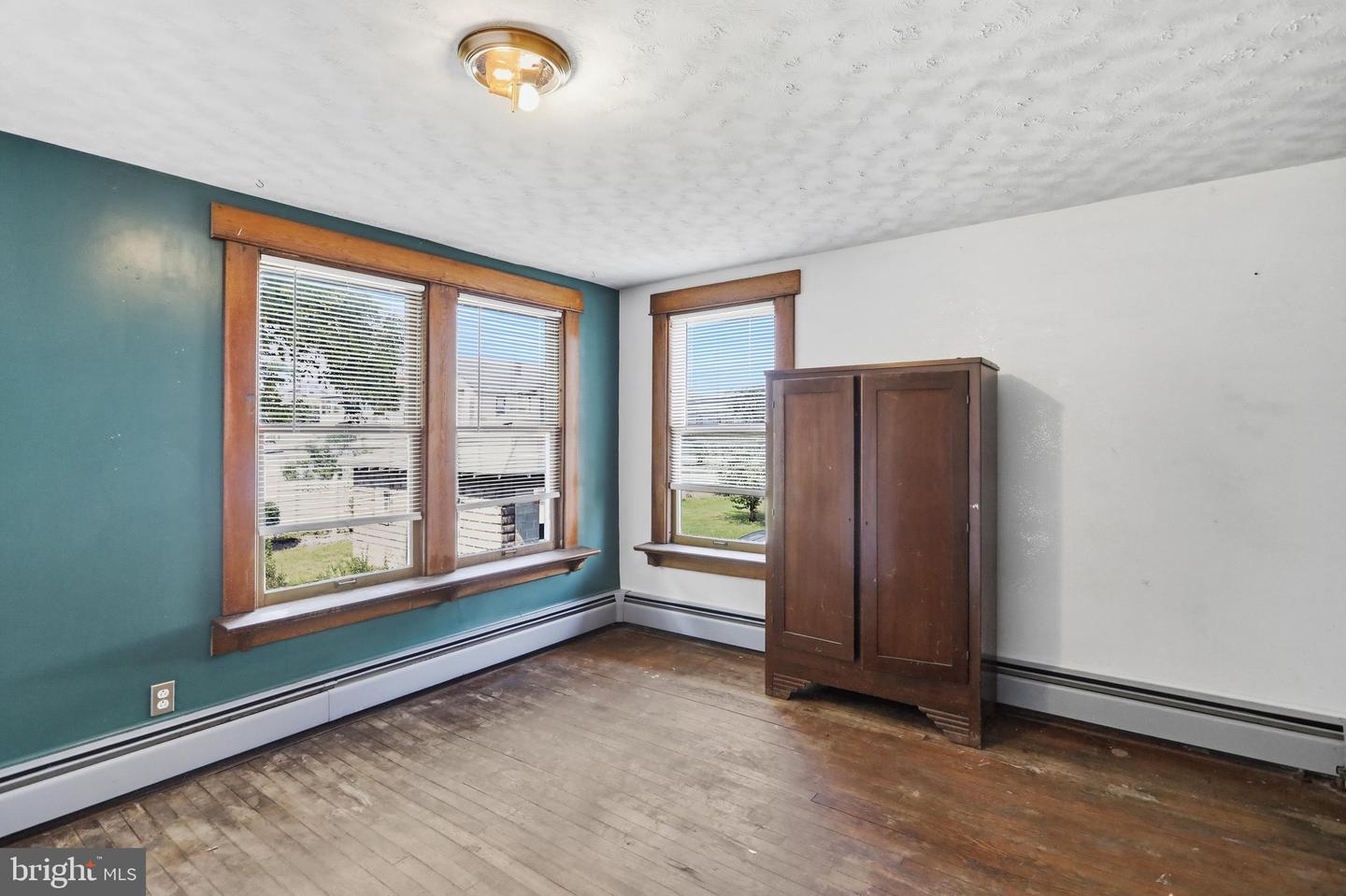 150 Center St Property Photo 17