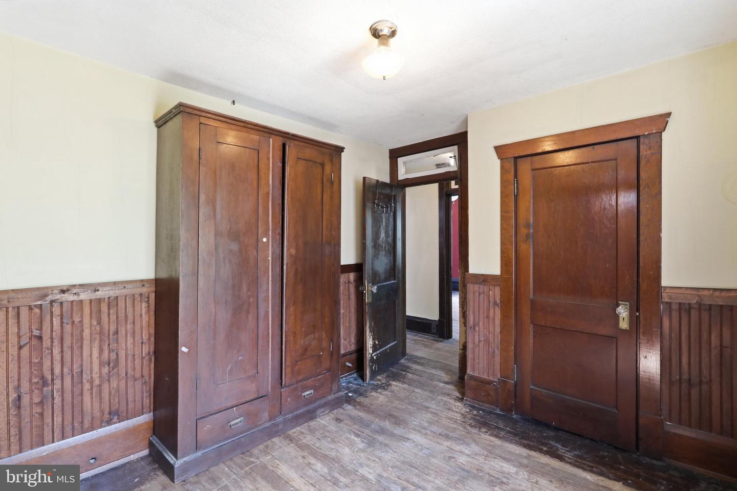 150 Center St Property Photo 19