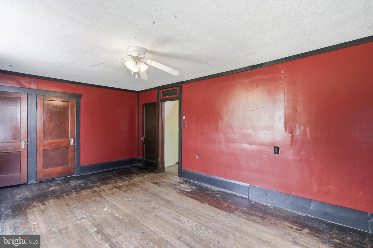 150 Center St Property Photo 25