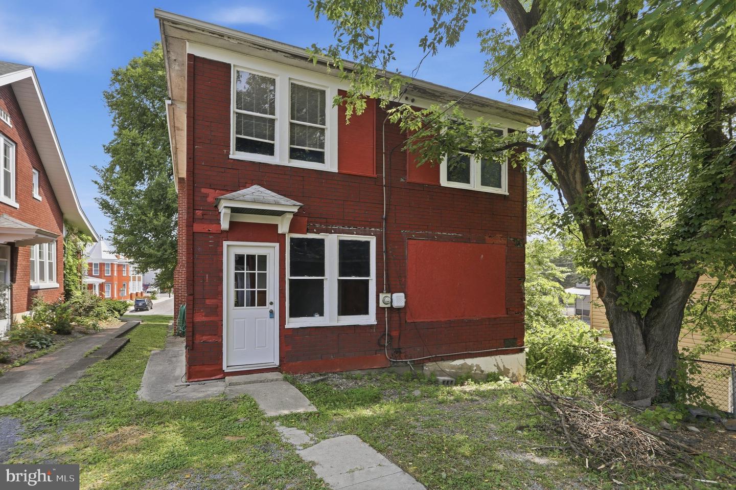 150 Center St Property Photo 27
