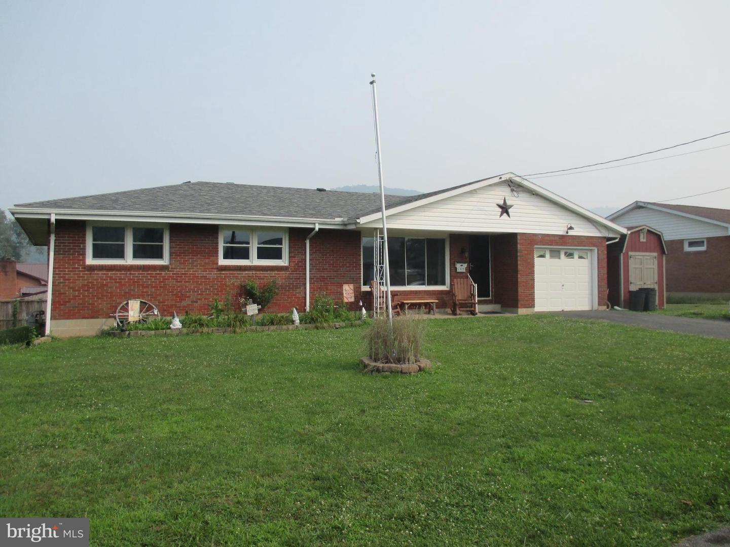 1325 Cornell St Property Photo 1
