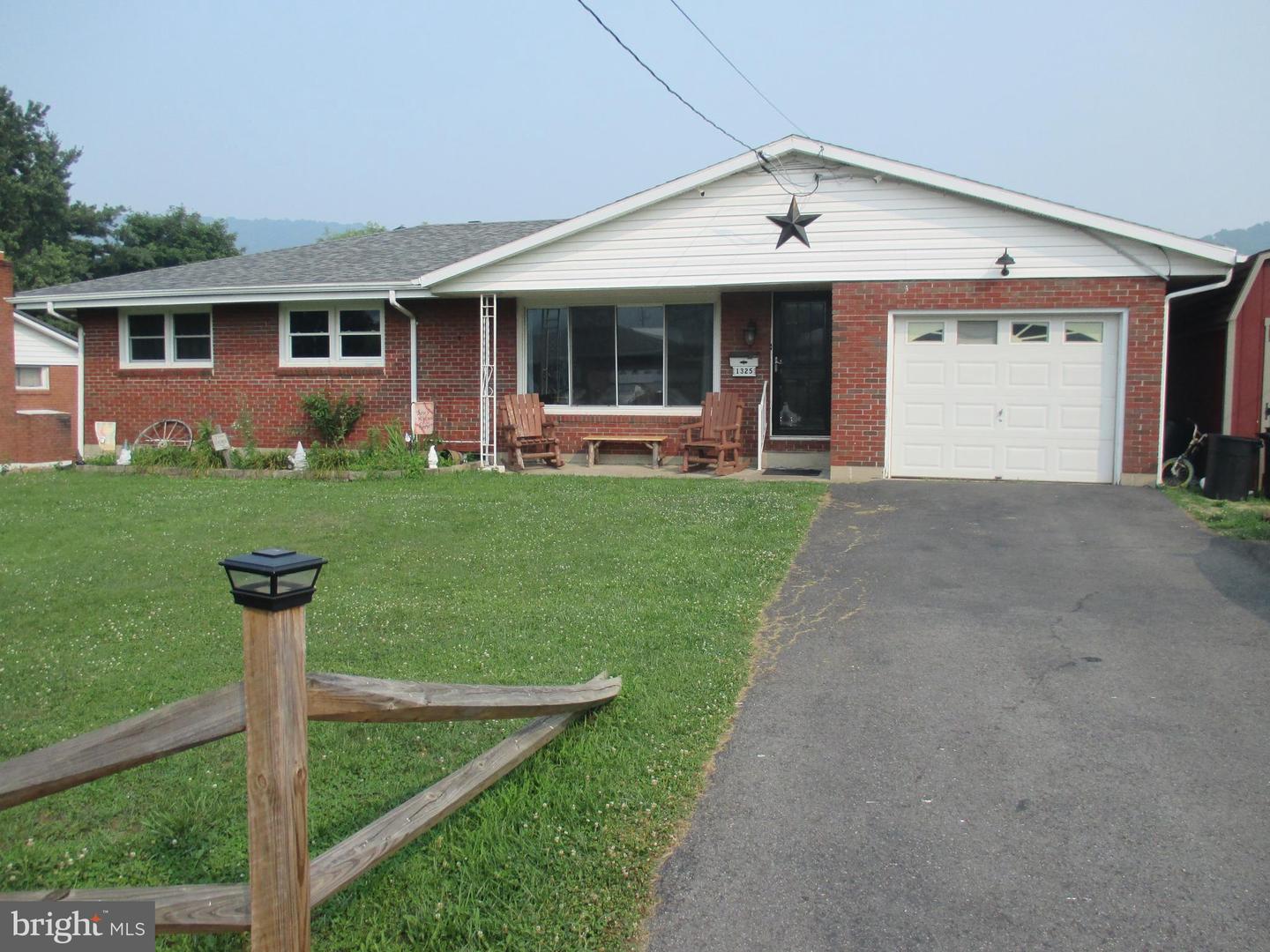 1325 Cornell St Property Photo 2