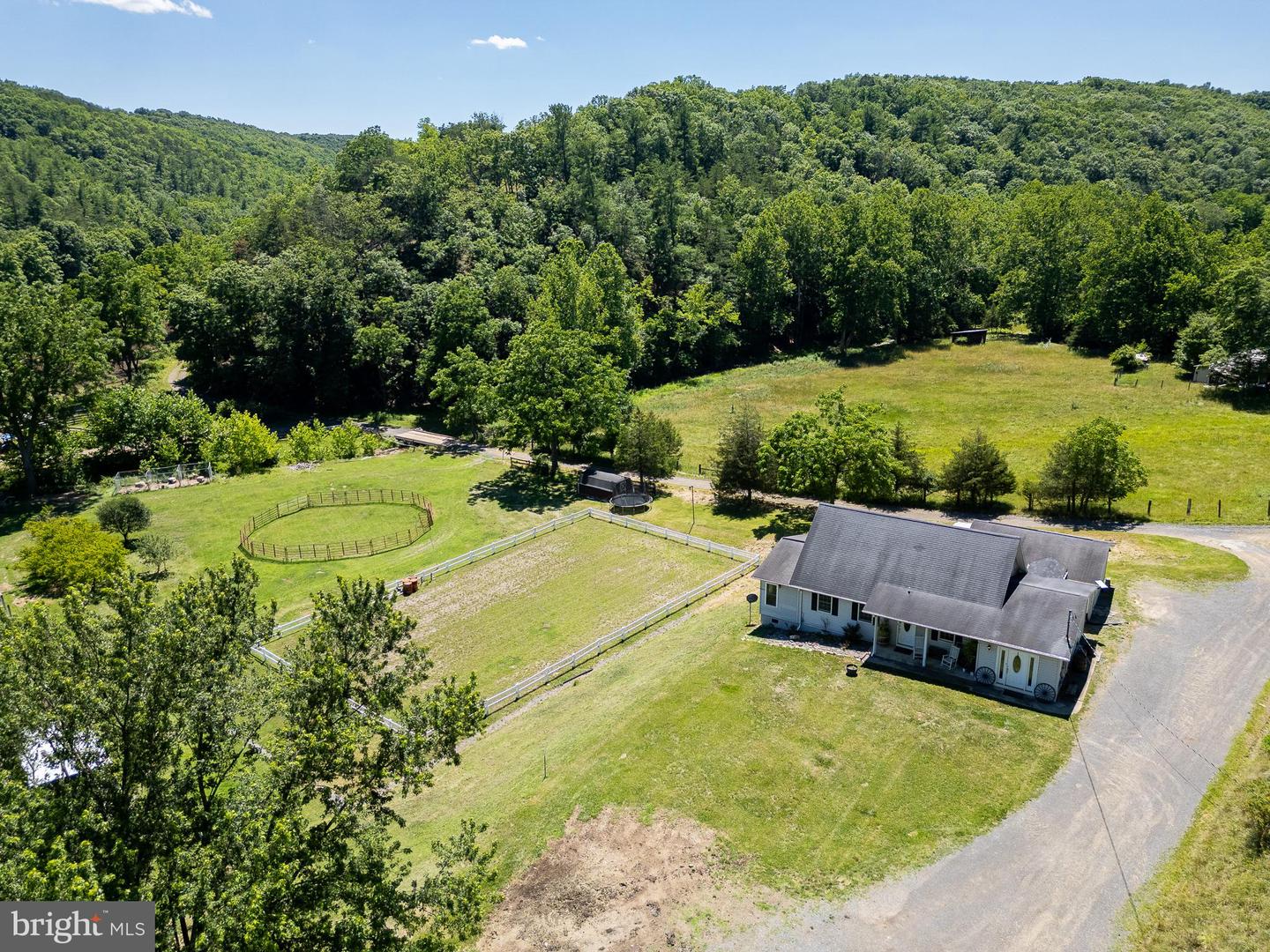2084 Double Cribbs Rd Property Photo 1