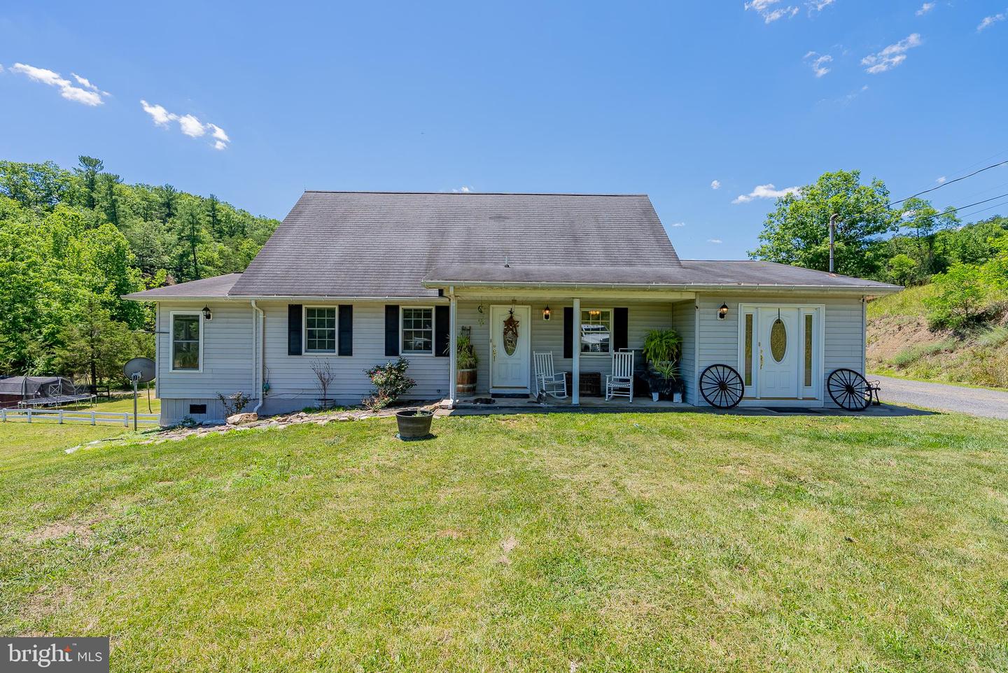 2084 Double Cribbs Rd Property Photo 2