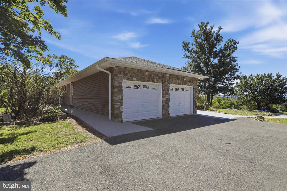 250 Forest Dr Property Photo 2