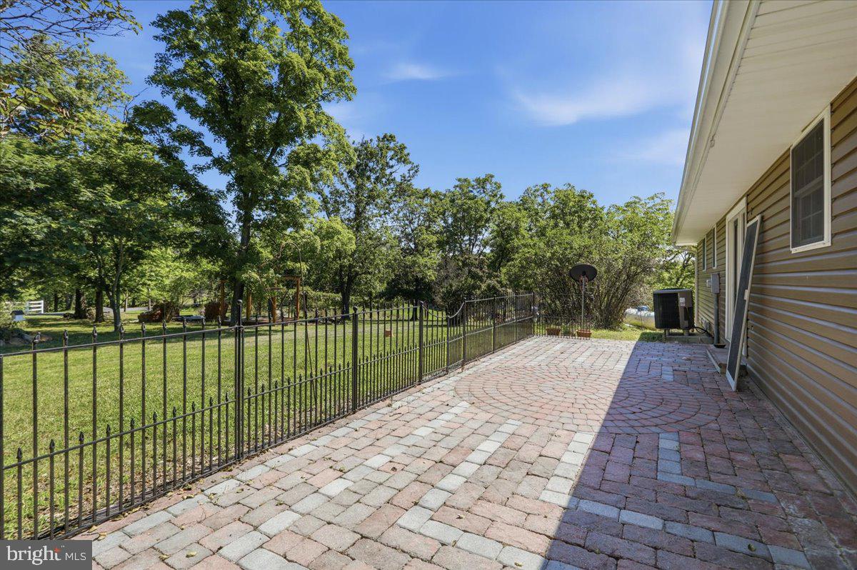 250 Forest Dr Property Photo 6