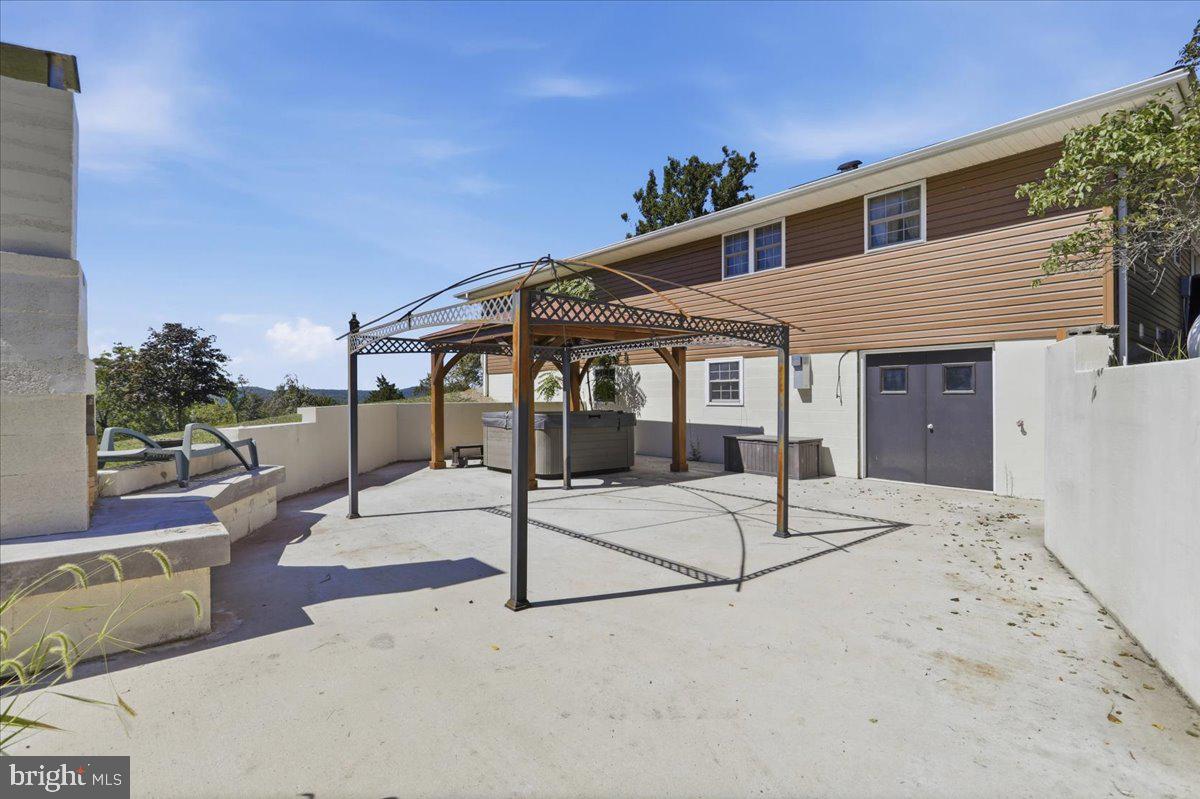 250 Forest Dr Property Photo 8