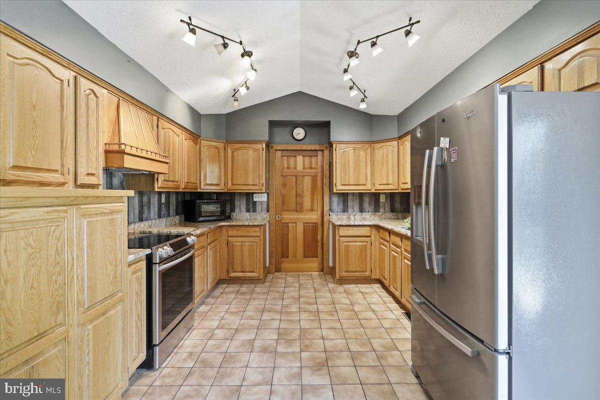 250 Forest Dr Property Photo 11
