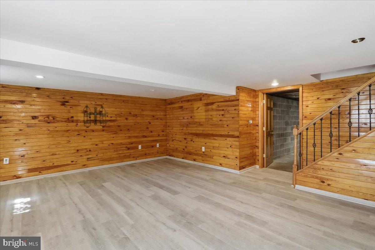250 Forest Dr Property Photo 32