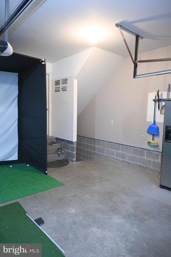 174 Jamie St Property Photo 39