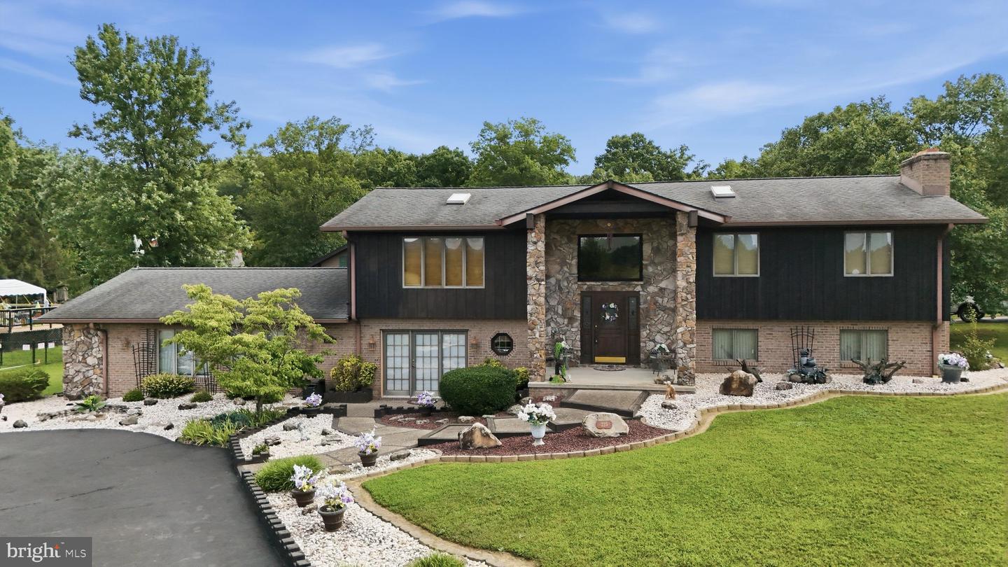 225 BOWDEN DR