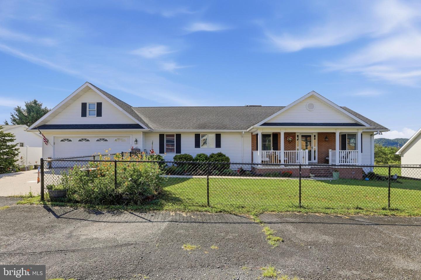1565 Beacon St Property Photo 1