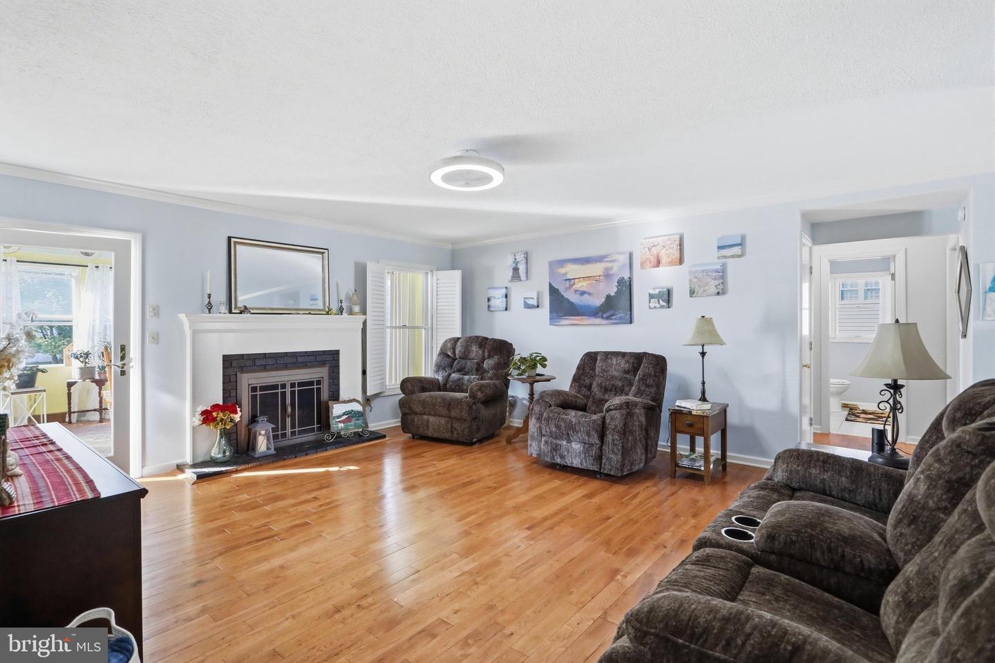1565 Beacon St Property Photo 4
