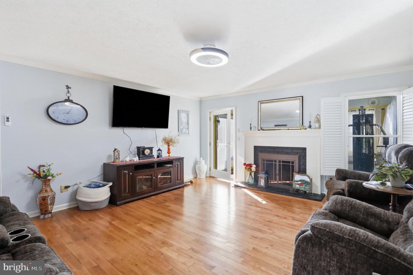 1565 Beacon St Property Photo 6