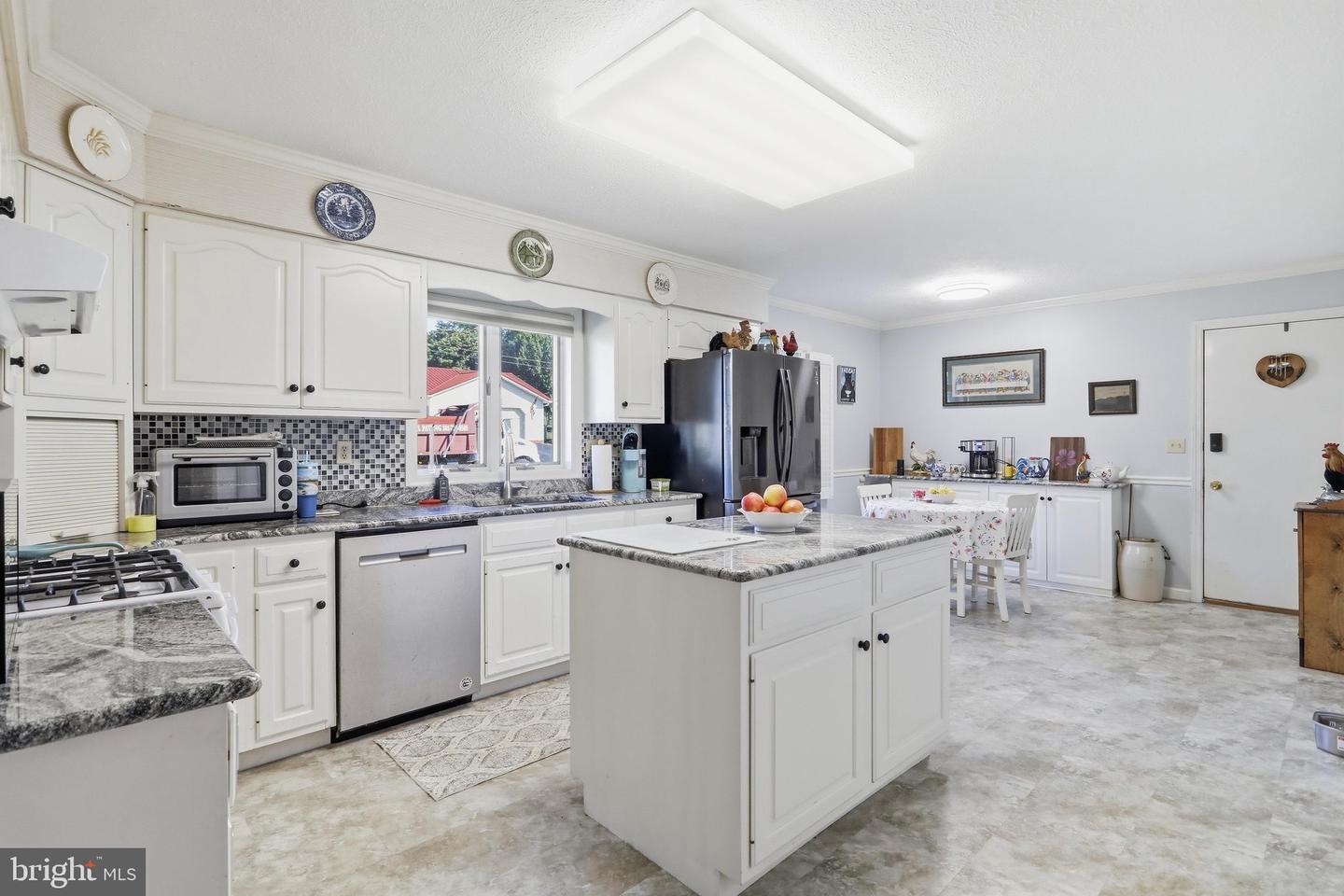 1565 Beacon St Property Photo 7