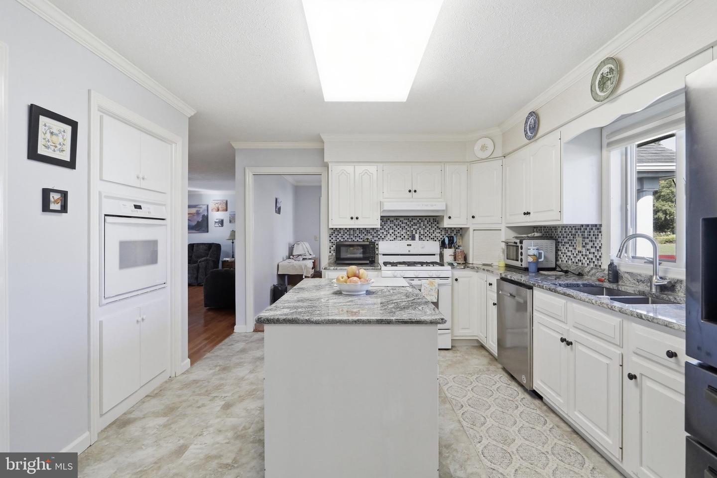 1565 Beacon St Property Photo 10