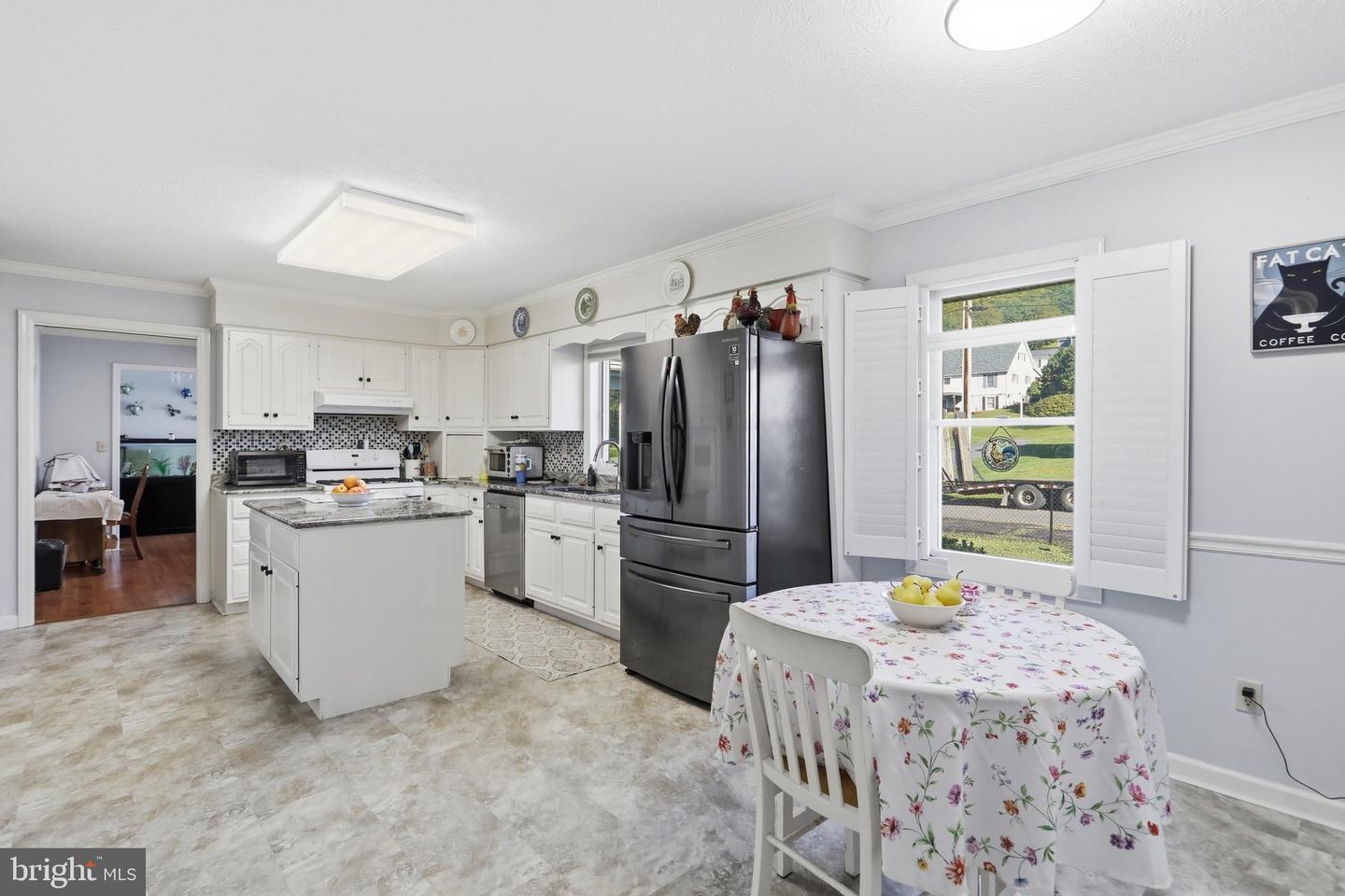 1565 Beacon St Property Photo 11