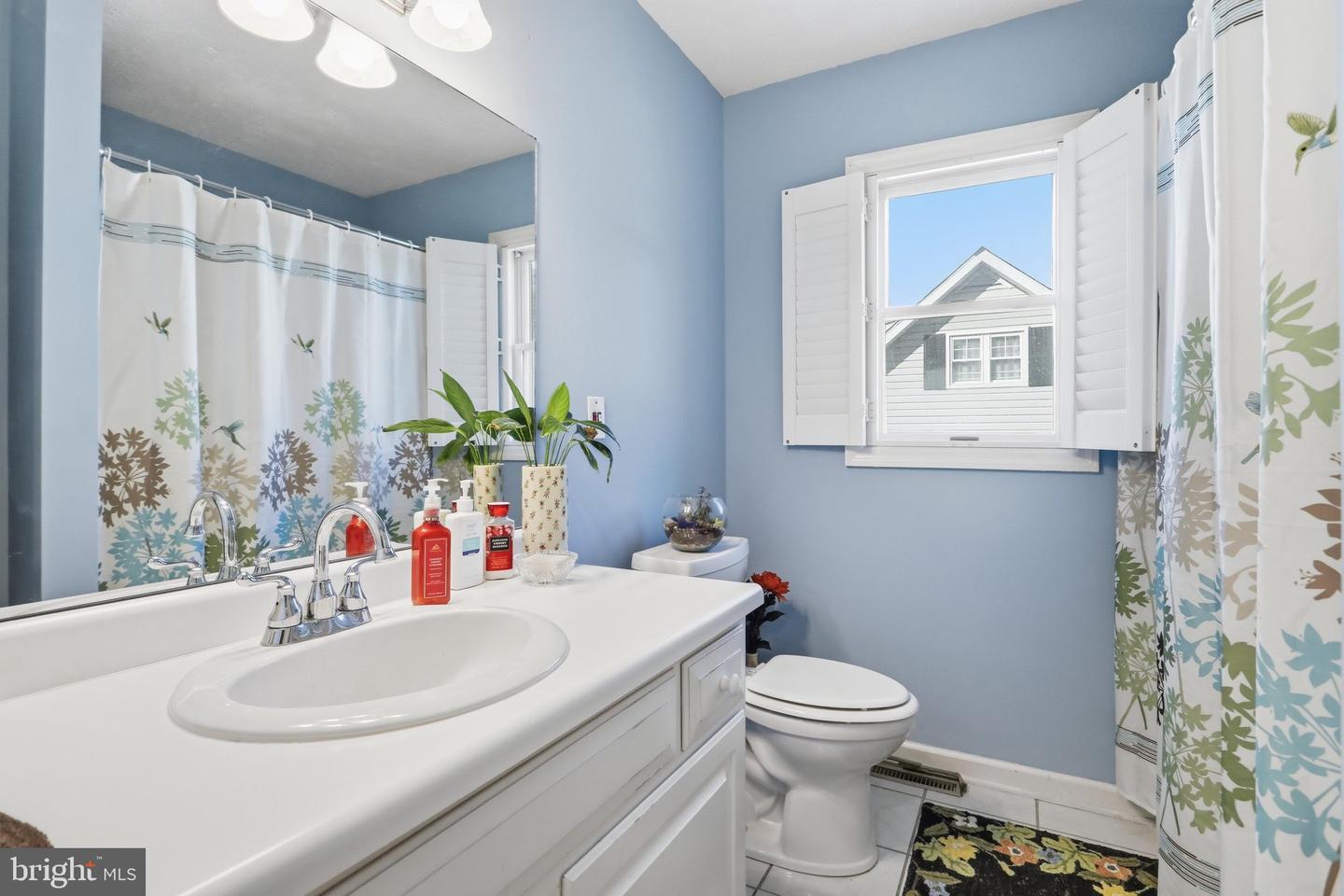 1565 Beacon St Property Photo 22